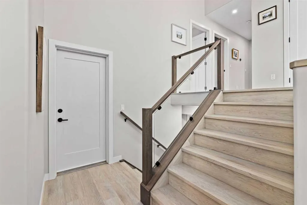 12 Mckenzie Lake Crescent SE