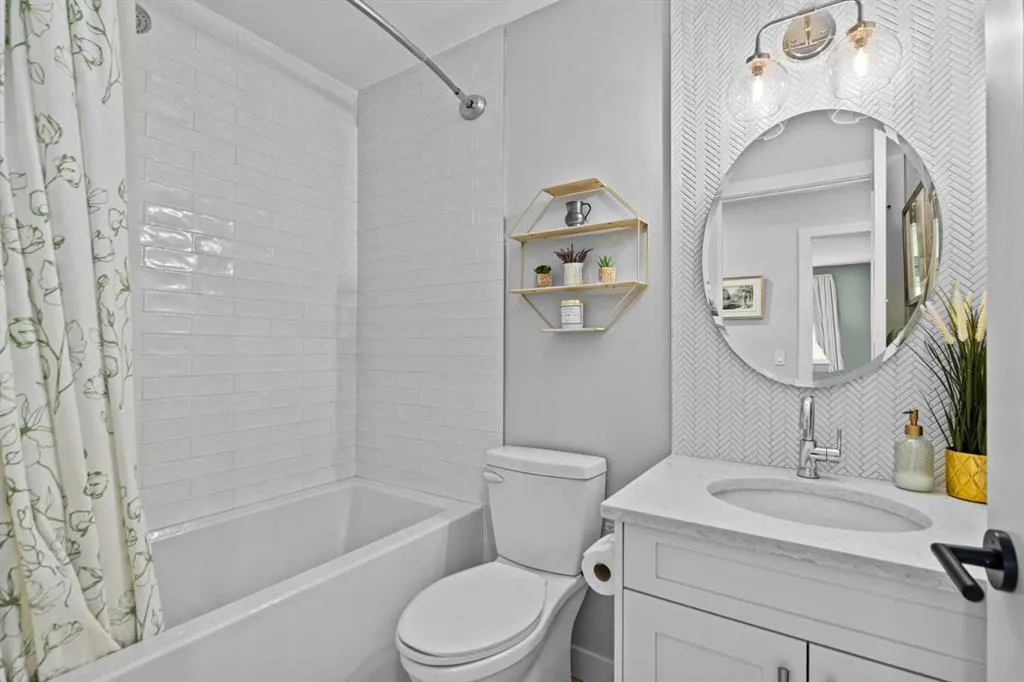 12 Mckenzie Lake Crescent SE