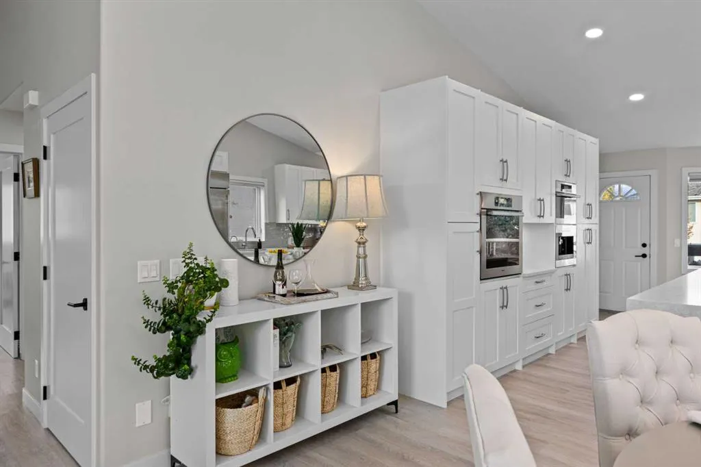 12 Mckenzie Lake Crescent SE