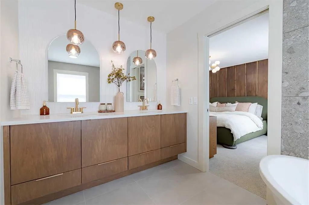 257 Amblestone Crescent NW