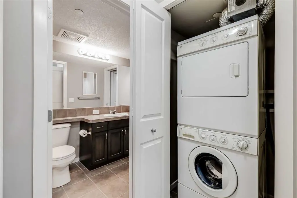 4 Kingsland Close SE, #1305