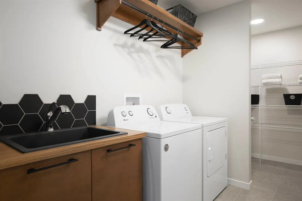 57 Creekside Avenue SW