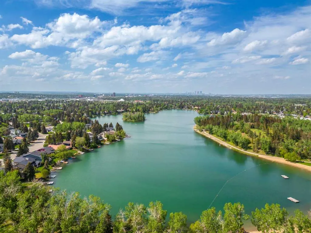 827 Lake Emerald Place SE