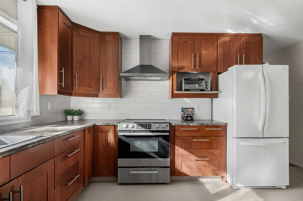 827 Lake Emerald Place SE