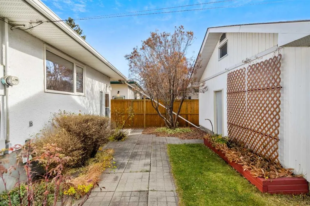 827 Lake Emerald Place SE