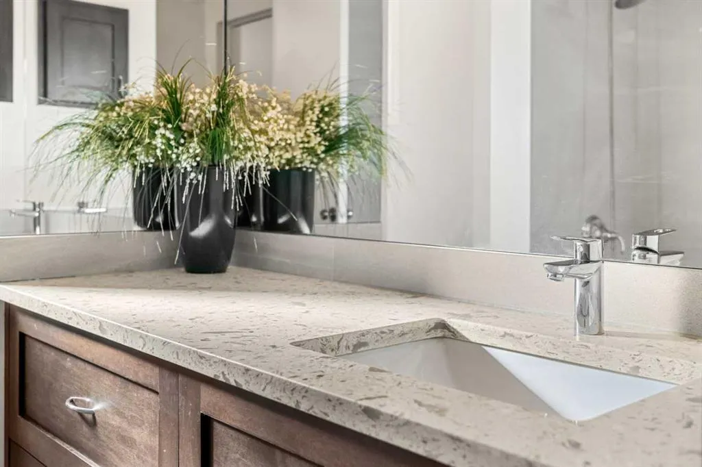 827 Lake Emerald Place SE