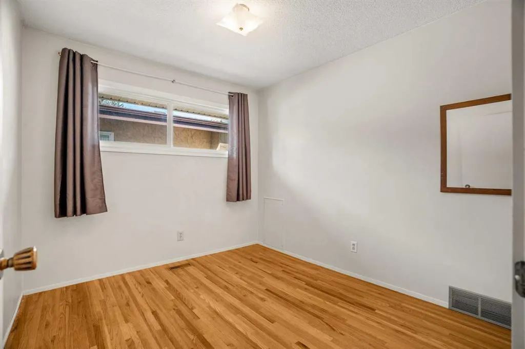 827 Lake Emerald Place SE