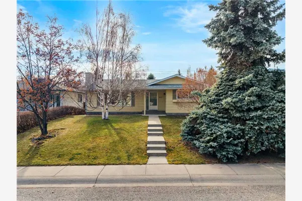 827 Lake Emerald Place SE