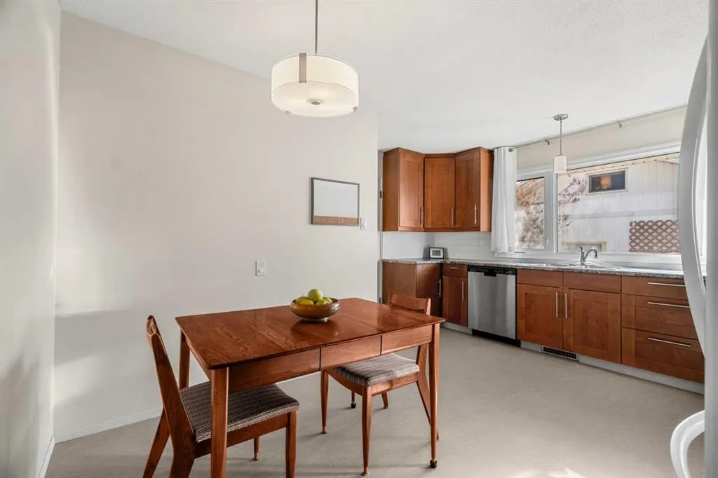 827 Lake Emerald Place SE