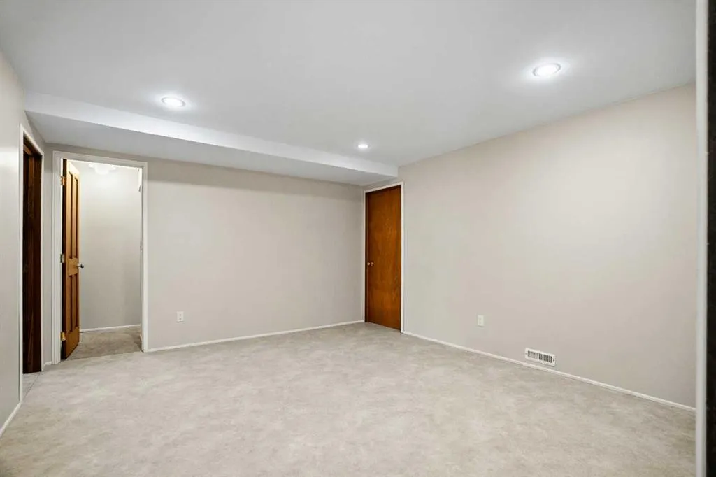 827 Lake Emerald Place SE