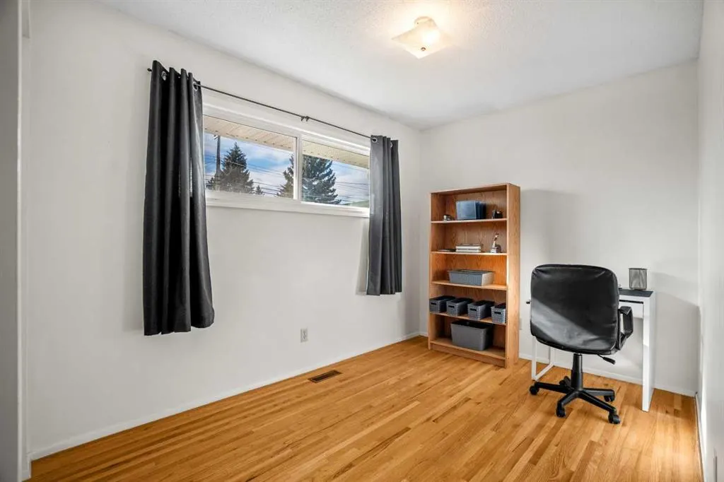 827 Lake Emerald Place SE