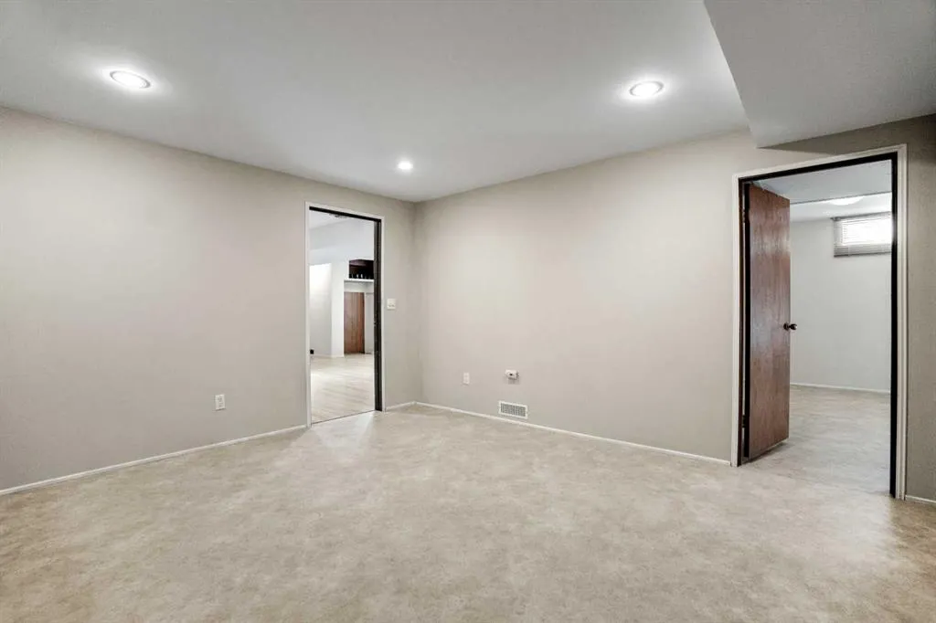 827 Lake Emerald Place SE