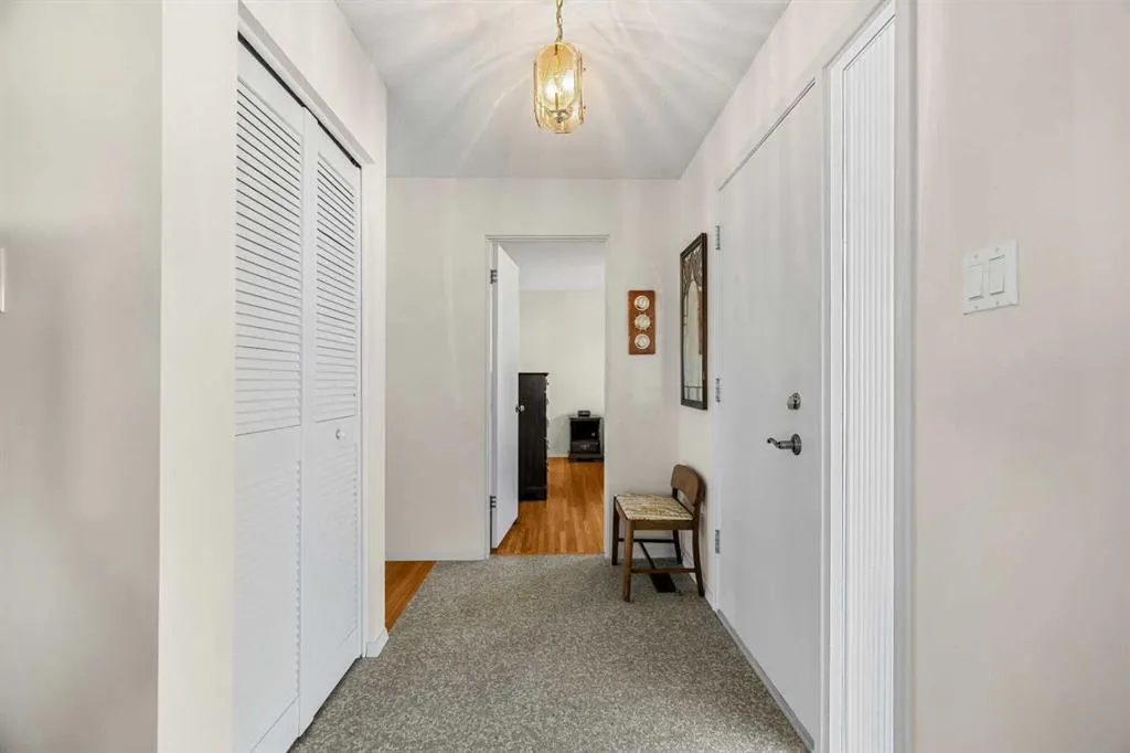 827 Lake Emerald Place SE