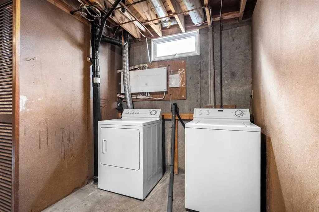 827 Lake Emerald Place SE