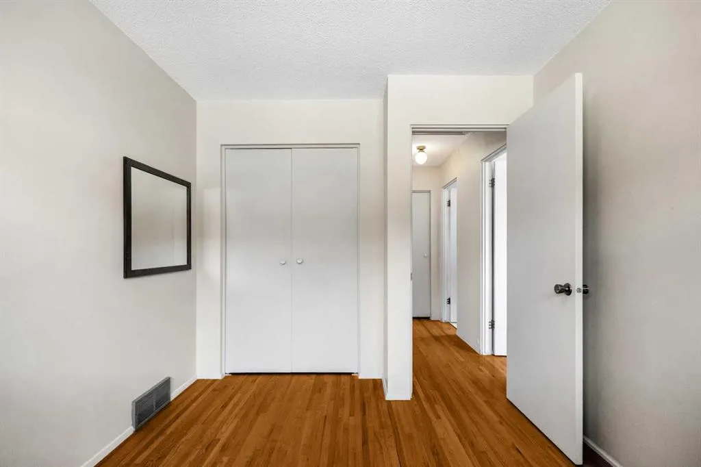 827 Lake Emerald Place SE