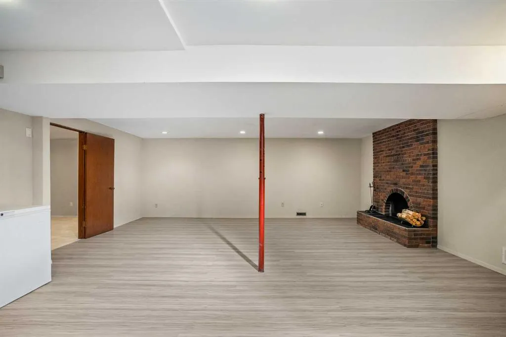 827 Lake Emerald Place SE