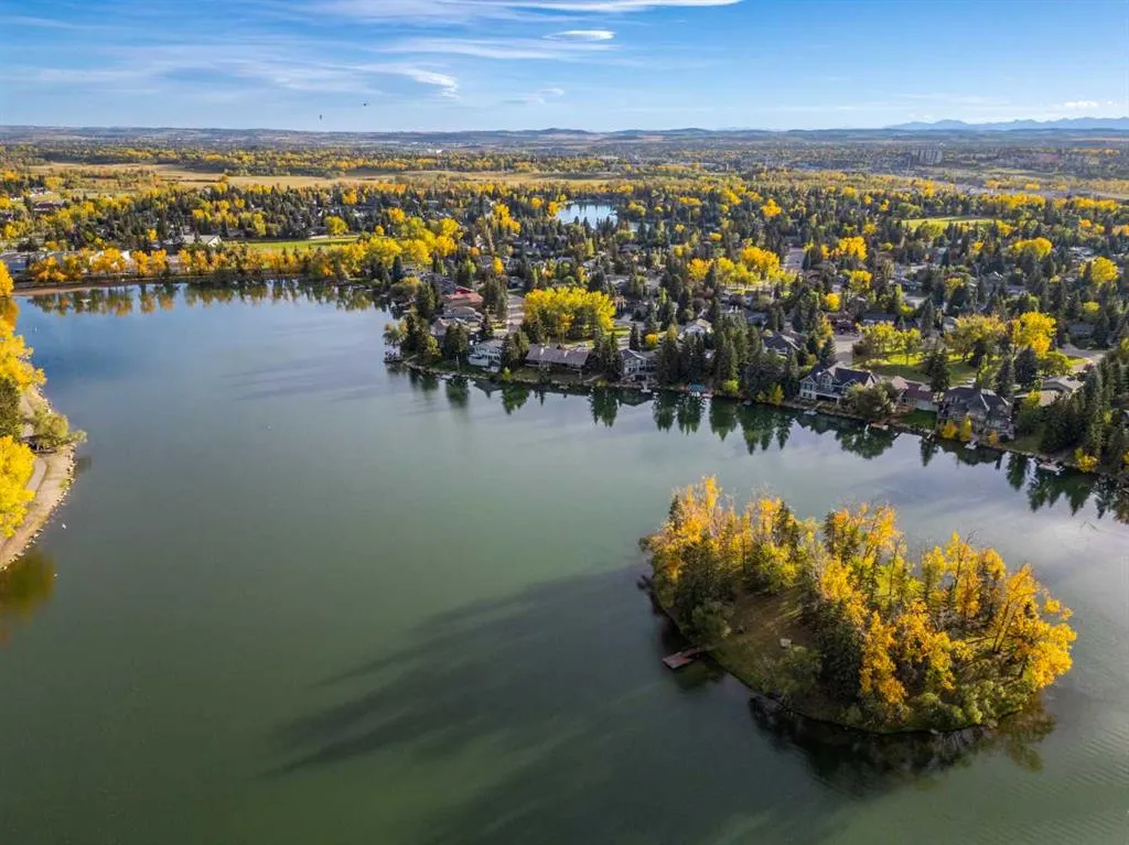 827 Lake Emerald Place SE