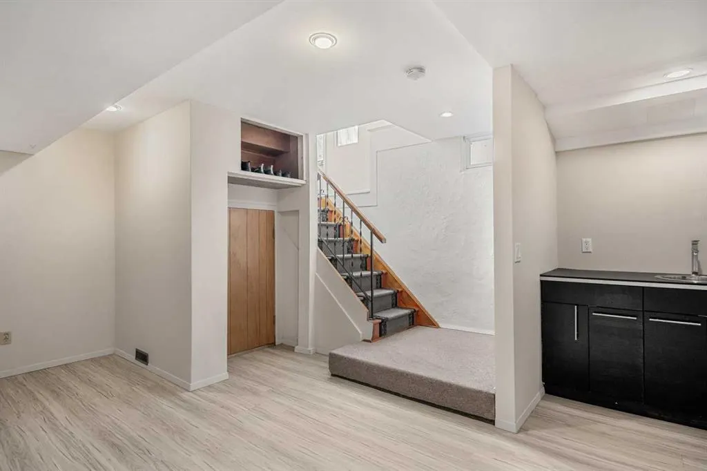 827 Lake Emerald Place SE