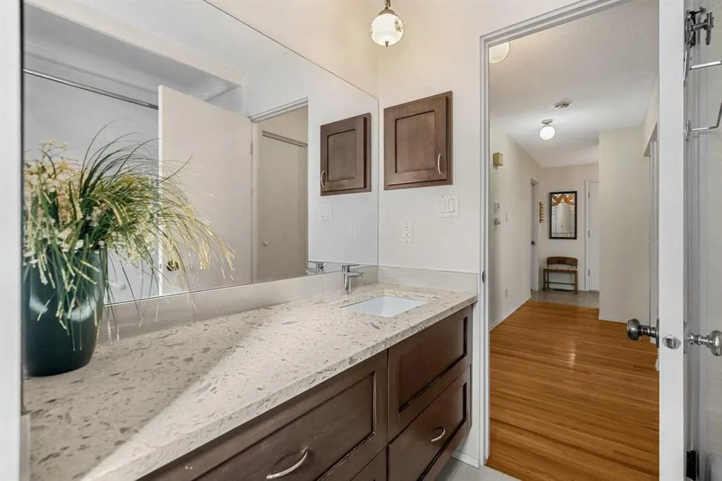 827 Lake Emerald Place SE