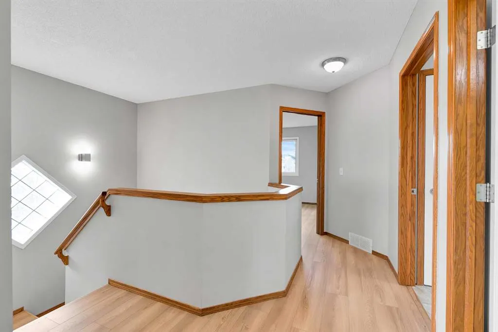 6 Country Hills Manor NW