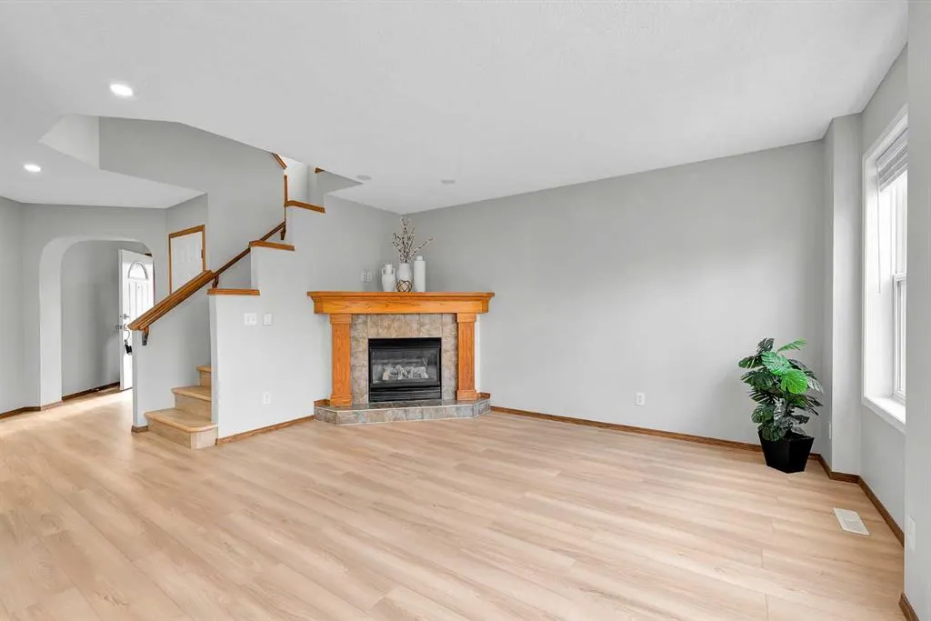 6 Country Hills Manor NW