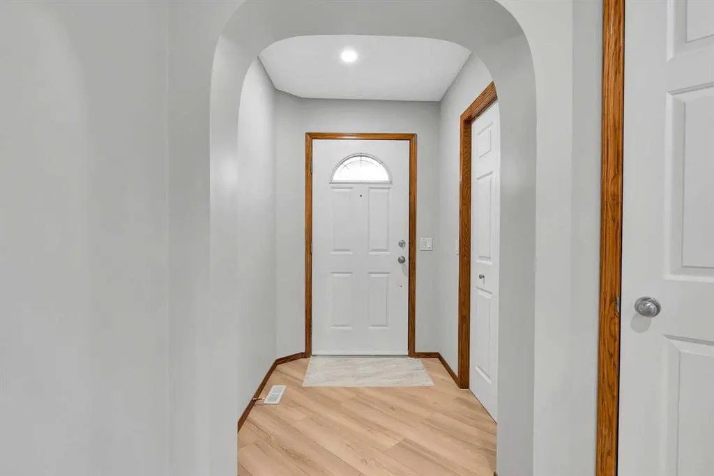 6 Country Hills Manor NW