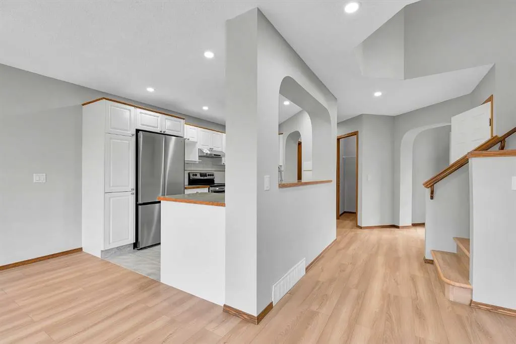 6 Country Hills Manor NW