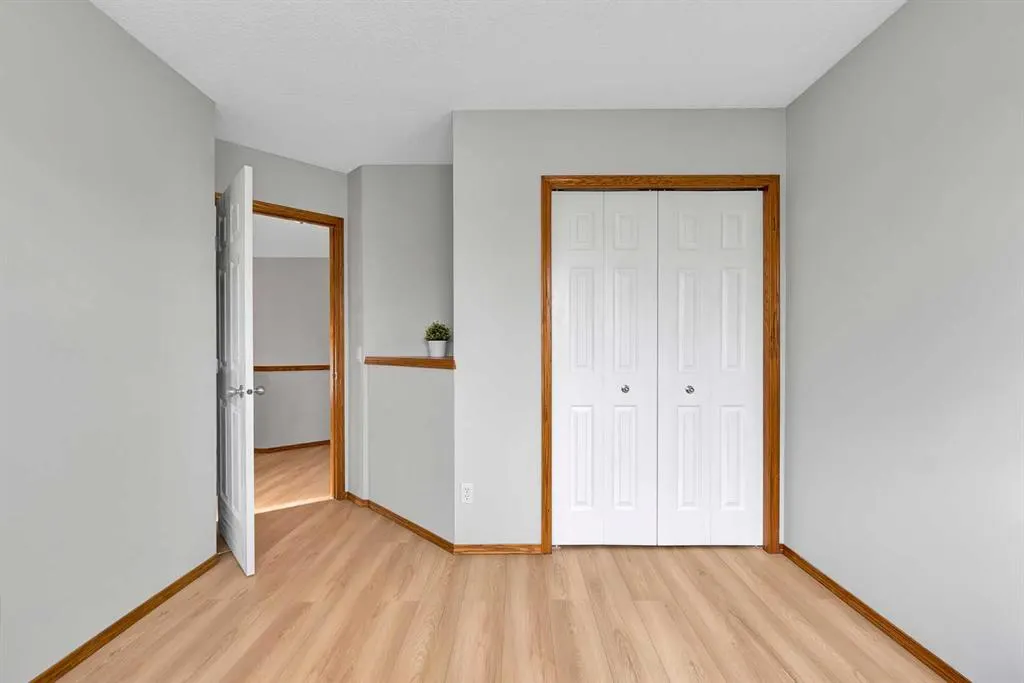 6 Country Hills Manor NW