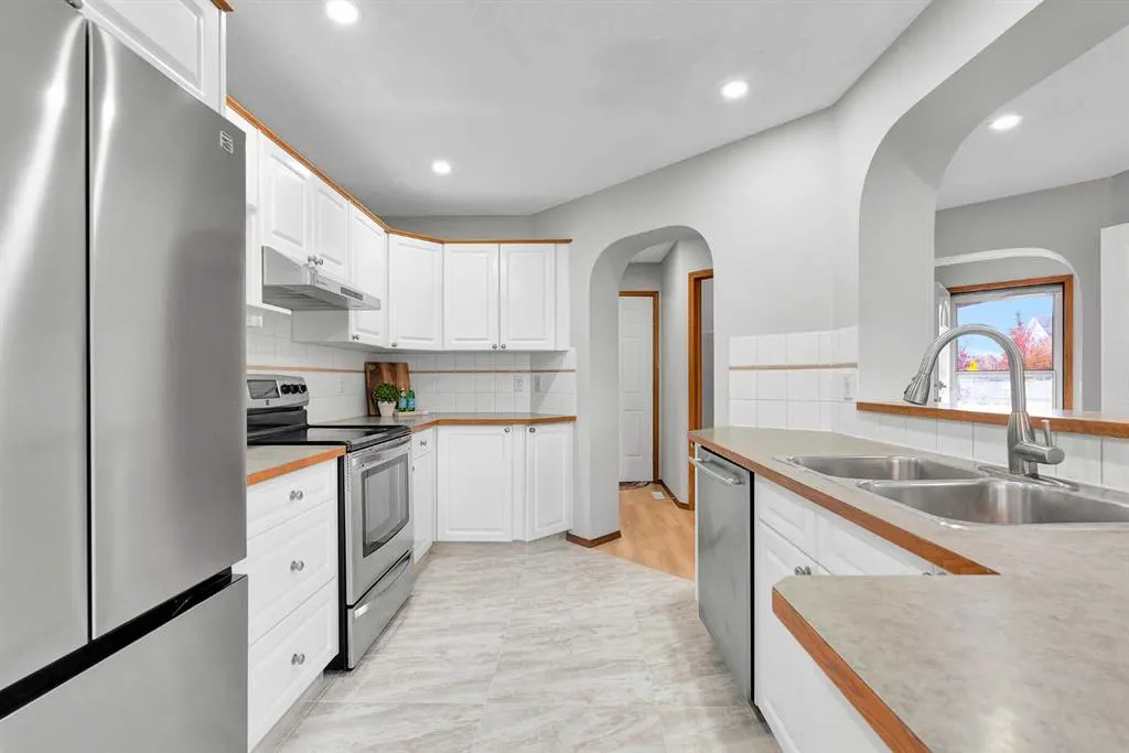 6 Country Hills Manor NW