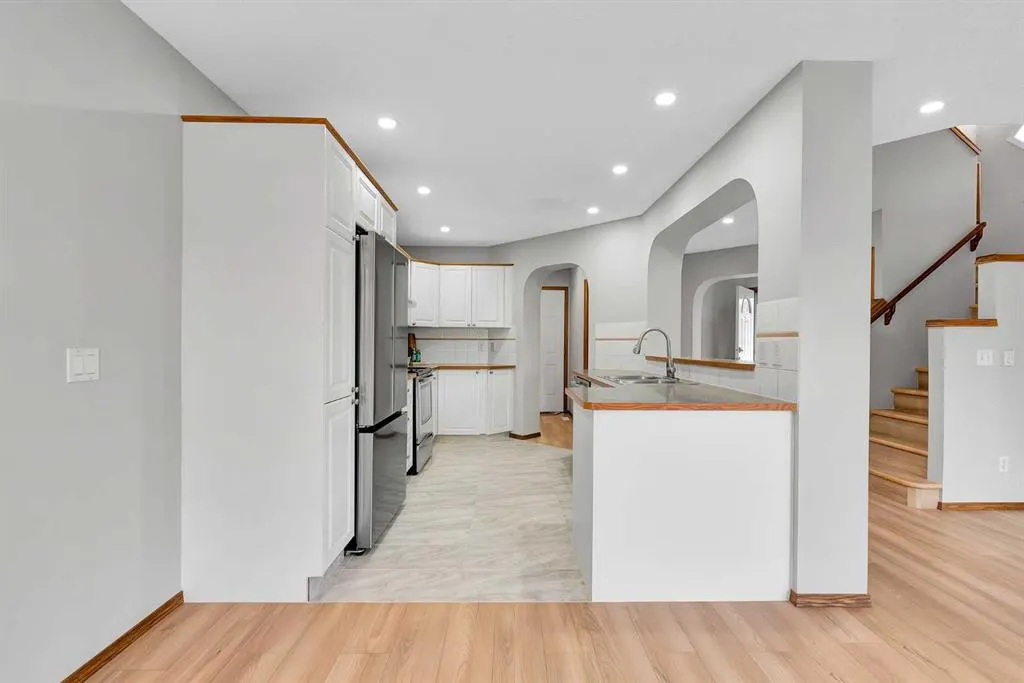 6 Country Hills Manor NW