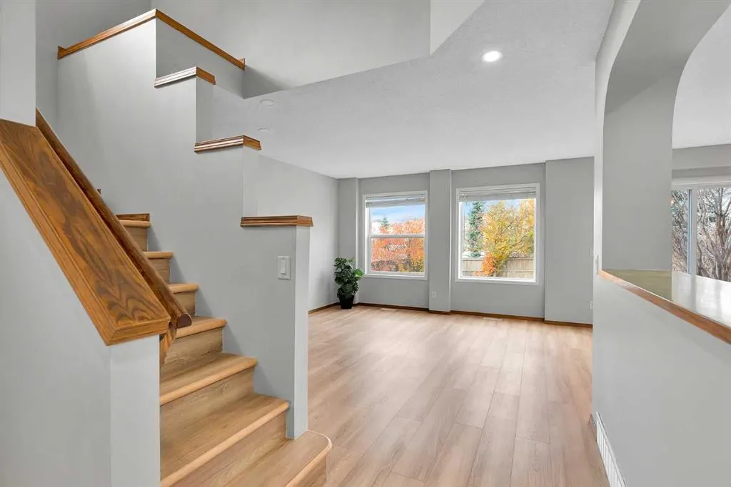 6 Country Hills Manor NW