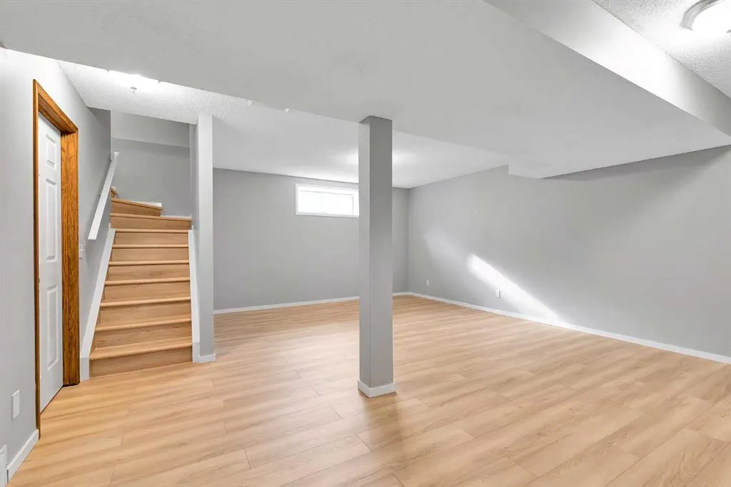 6 Country Hills Manor NW