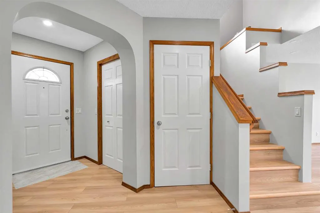 6 Country Hills Manor NW