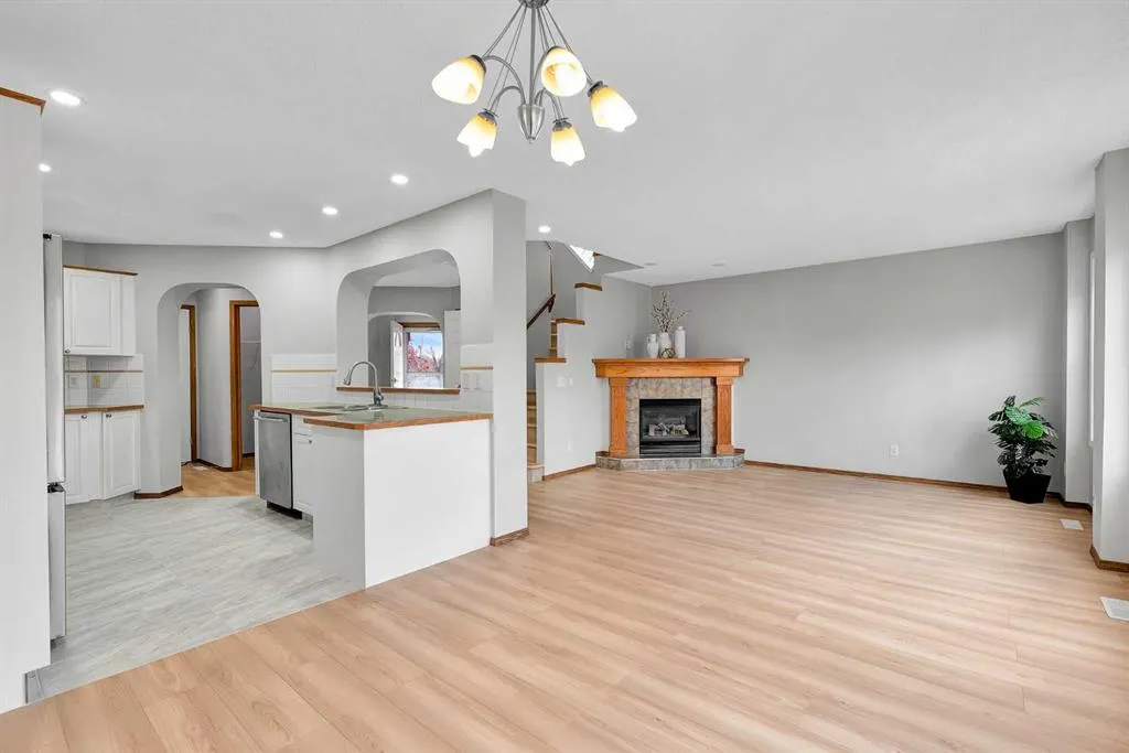 6 Country Hills Manor NW