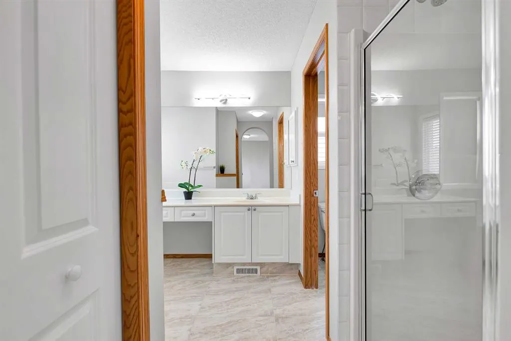 6 Country Hills Manor NW