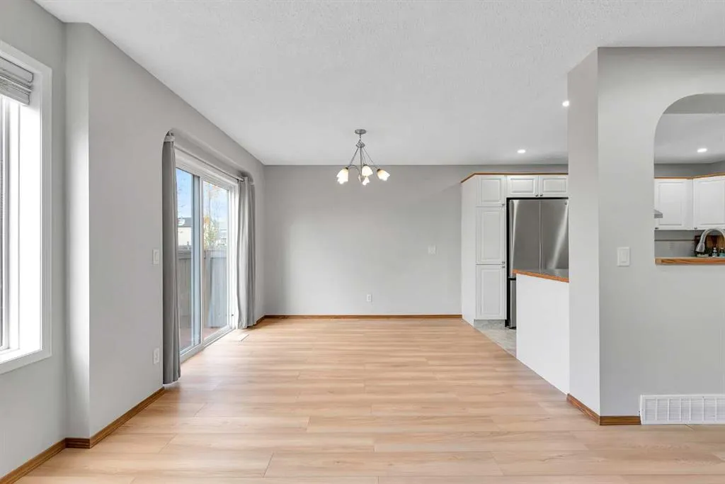 6 Country Hills Manor NW