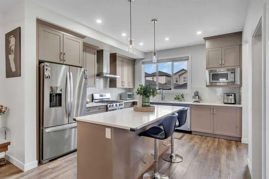 28 Cornerbrook Avenue NE