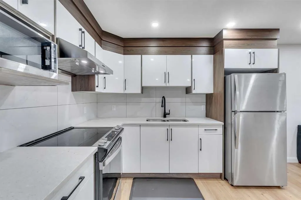 28 Cornerbrook Avenue NE