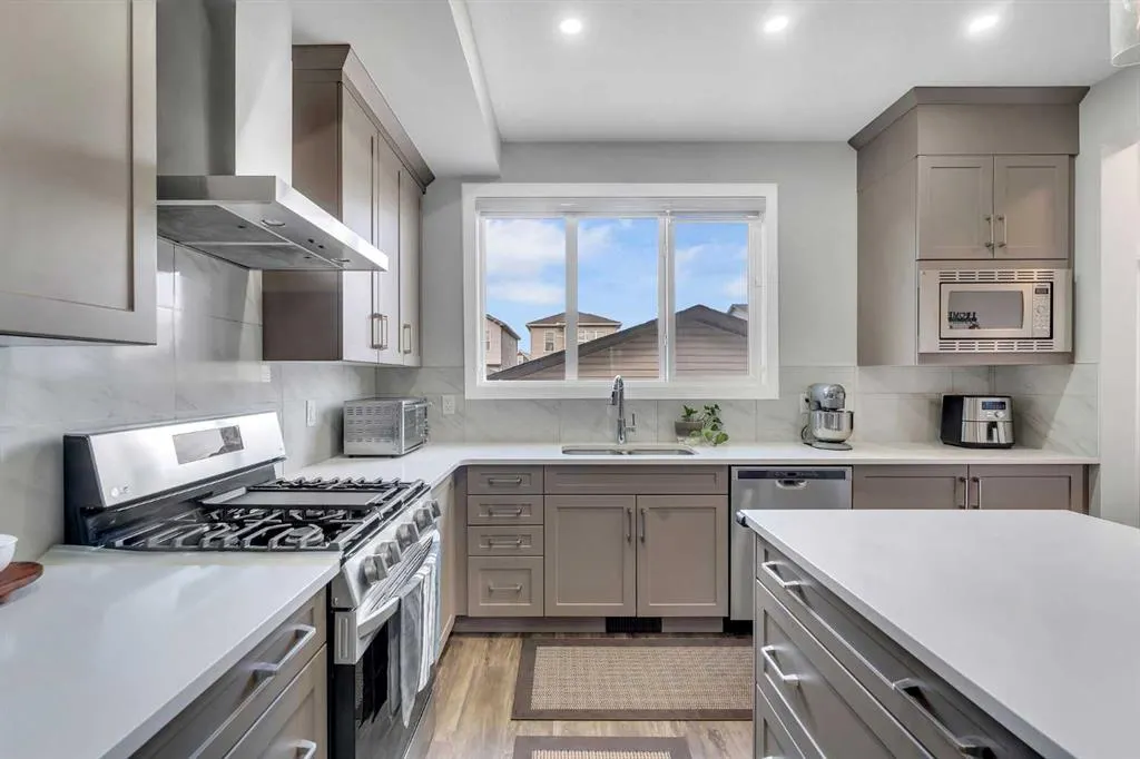 28 Cornerbrook Avenue NE