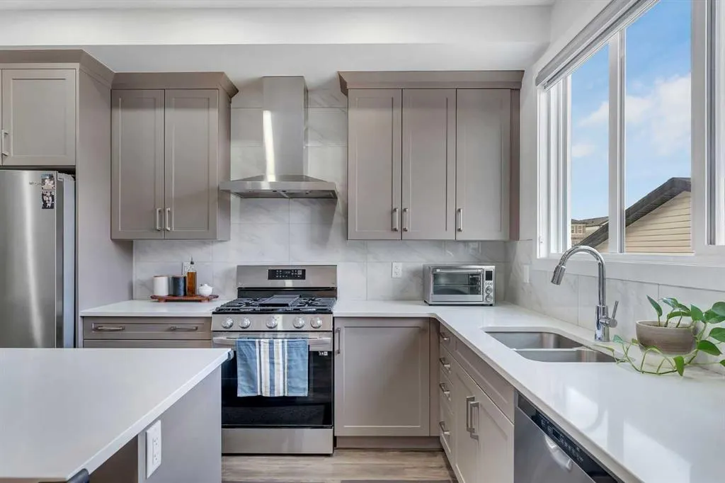 28 Cornerbrook Avenue NE