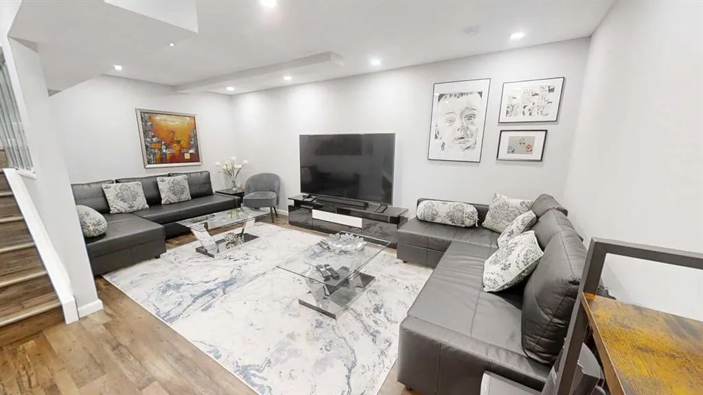 103 Prestwick Villas SE