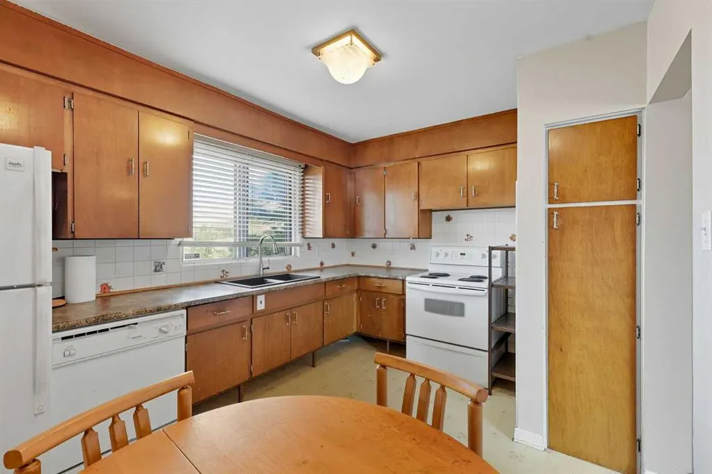 23 Fairview Drive SE