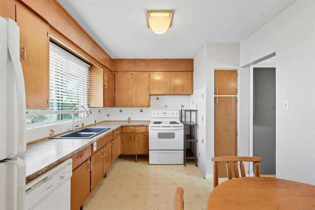 23 Fairview Drive SE