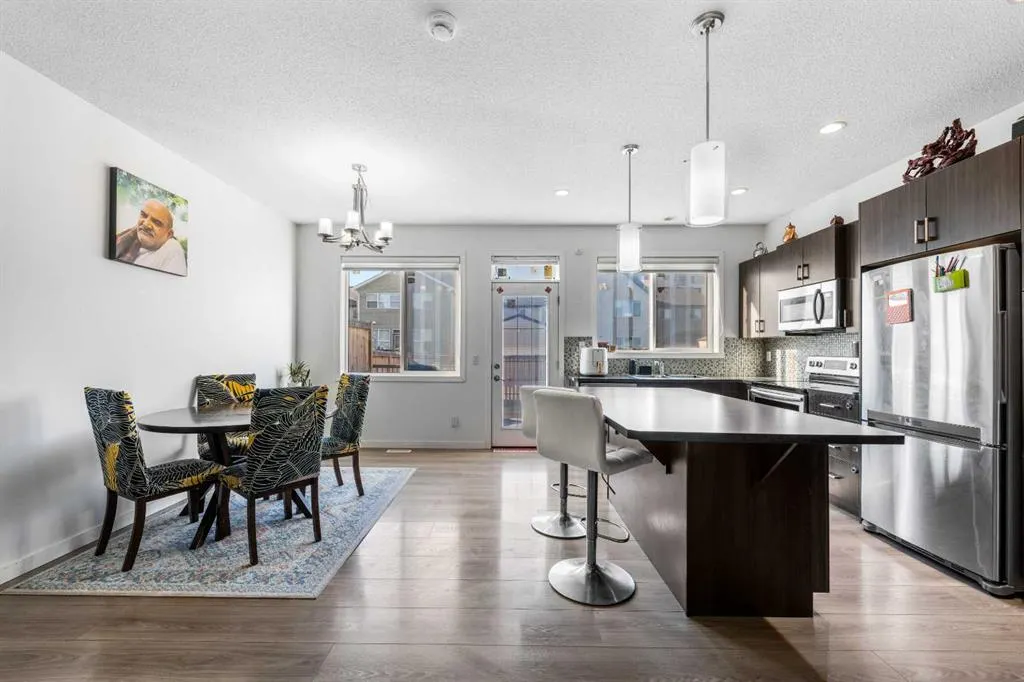 146 Skyview Point Crescent NE