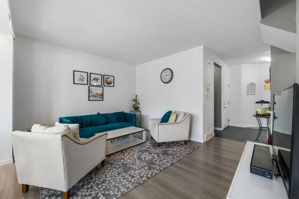 146 Skyview Point Crescent NE