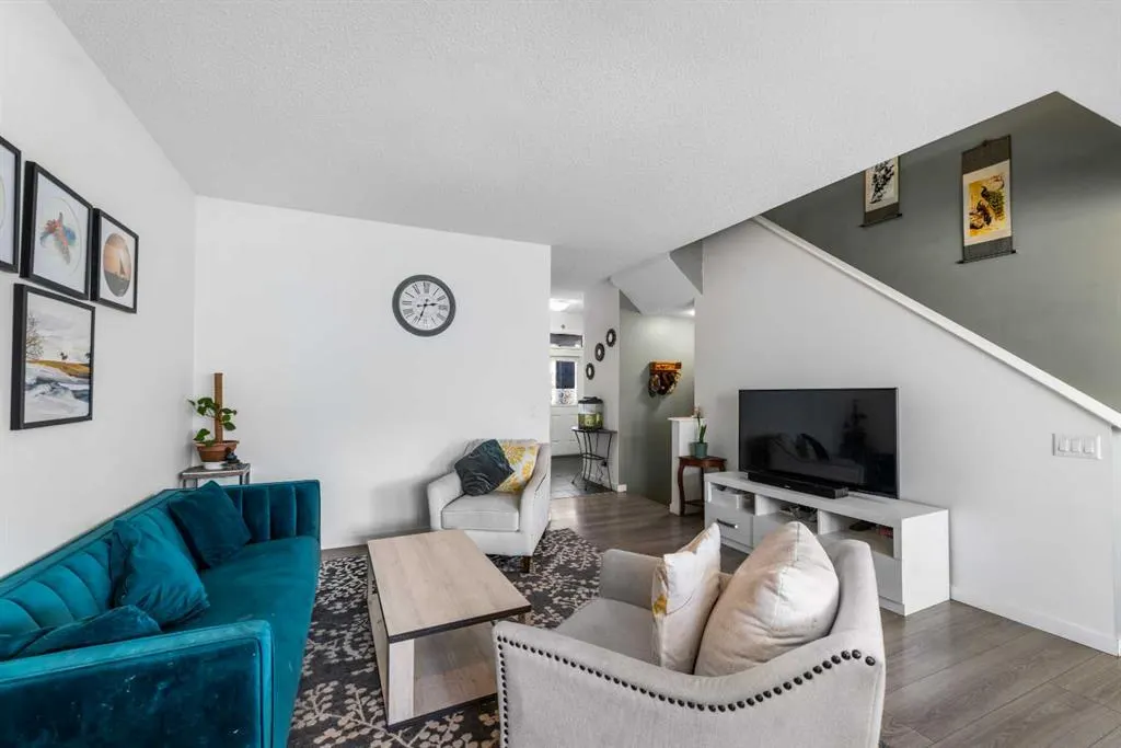 146 Skyview Point Crescent NE