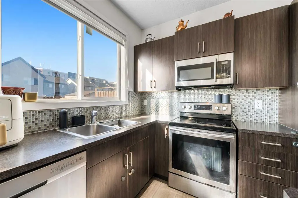 146 Skyview Point Crescent NE