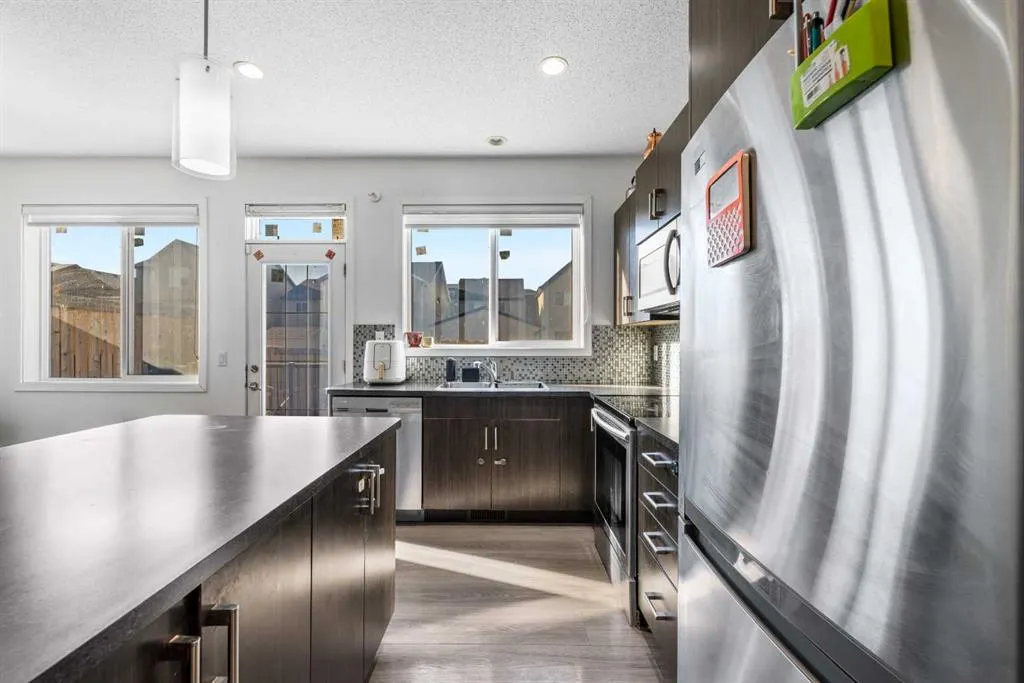 146 Skyview Point Crescent NE