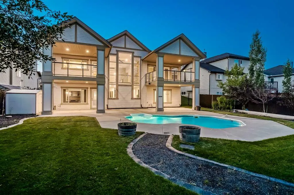 231 Railway Close SE