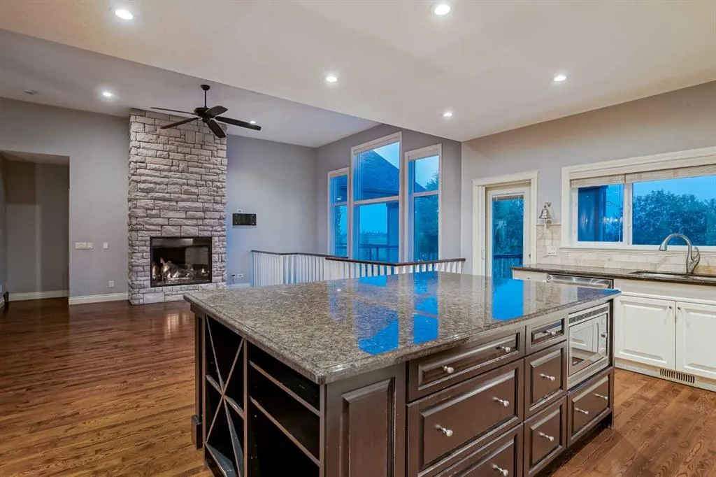 231 Railway Close SE